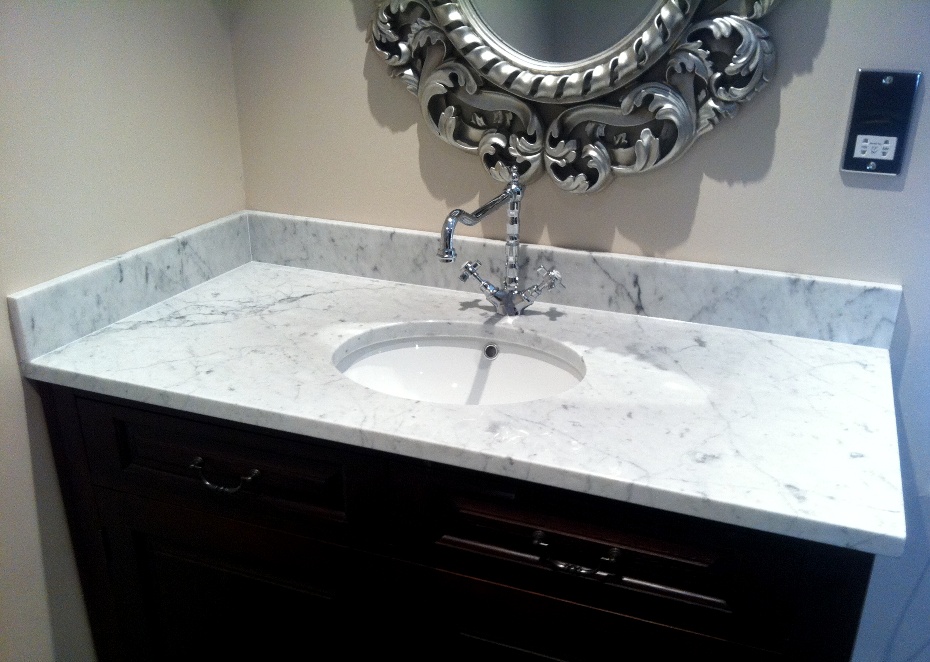 Bathroom vanity top in white carrara marble