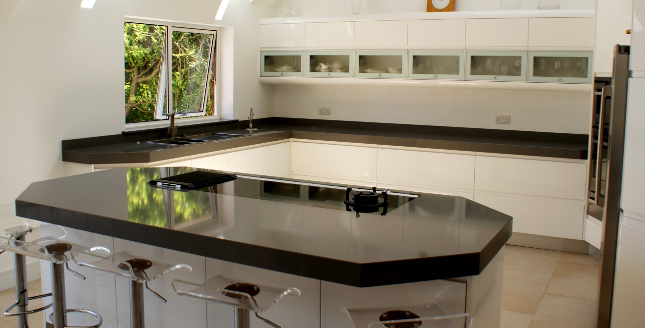 Quartz kitchen island in Harpenden