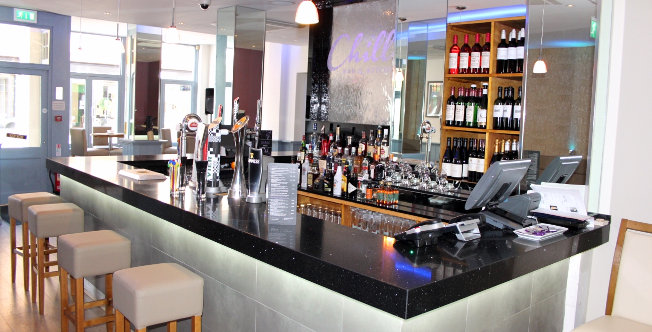 Compac Quartz Azabache - Chilli Bar and Kitchen - St. Albans